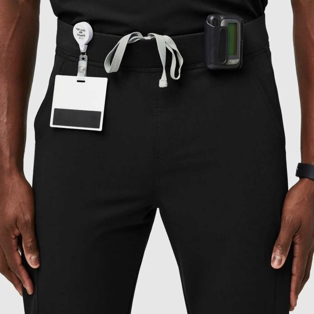 Figs Technical Collection Axim Cargo Scrub Pants in Black Size Large